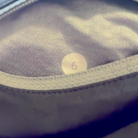 LULULEMON Grey Black RUFFLE CROP Athletic Workout Yoga PANTS Zipper Pockets 6! - Picture 5 of 5